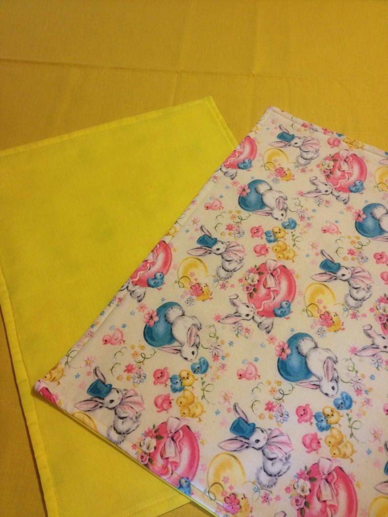 Set of 6 Reversible Easter Pastel Easter Bunny /& Eggs Placemats with Yellow Backs