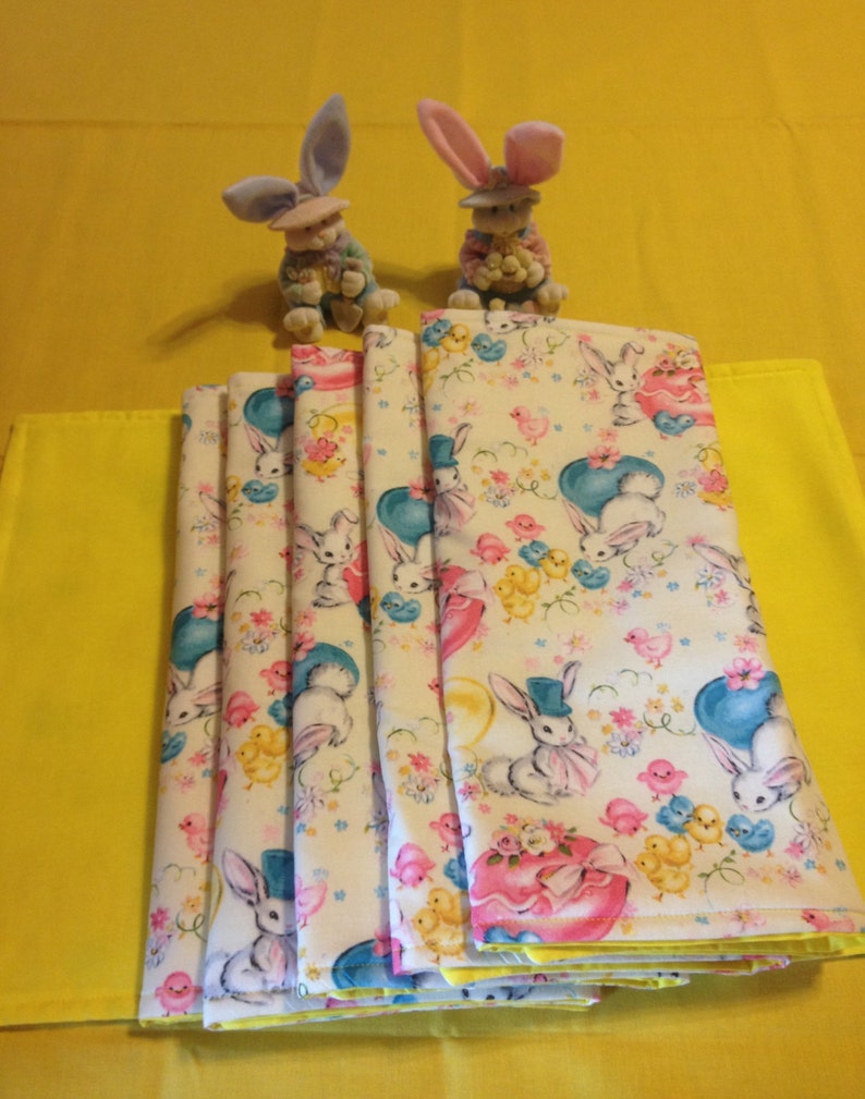 Set of 6 Reversible Easter Pastel Easter Bunny /& Eggs Placemats with Yellow Backs