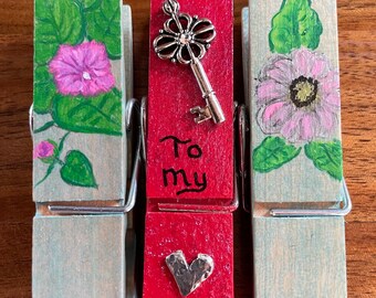 Set of 3, snack, chip, bag, food, clamp, clip, photo, display, holder, note, magnet, refrigerator, vintage, hearts, key to my heart, flowers