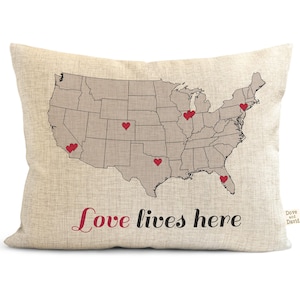 L'amour personnalisé vit ici, cadeau oreiller pour maman, cadeau d'anniversaire, coussins, cadeau de ferme d'une fille à maman, d'un fils, carte des États-Unis