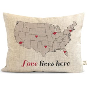 Cuscino personalizzato con mappa degli Stati Uniti: coperta in stile fattoria "Love Lives Here", regalo per la mamma, regali per le feste in famiglia