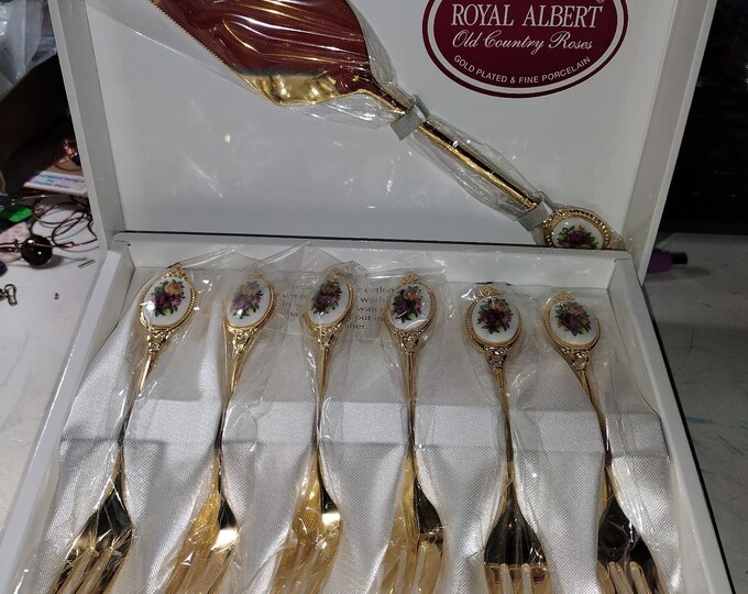 Vintage and Rare Royal Albert Old Country Roses Cake Server and Six