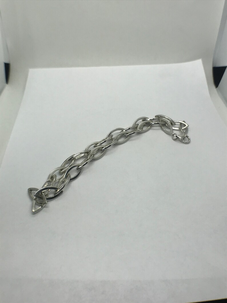 Stylish chain link necklace with unique link shape