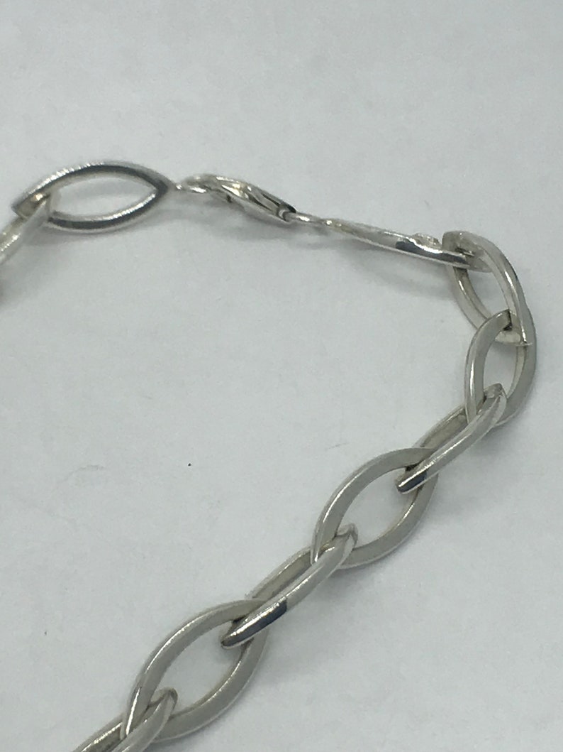 Stylish chain link necklace with unique link shape