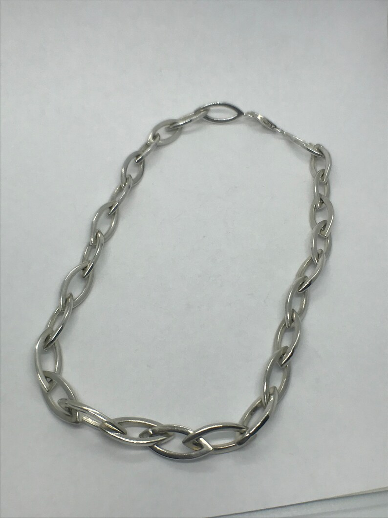 Stylish chain link necklace with unique link shape
