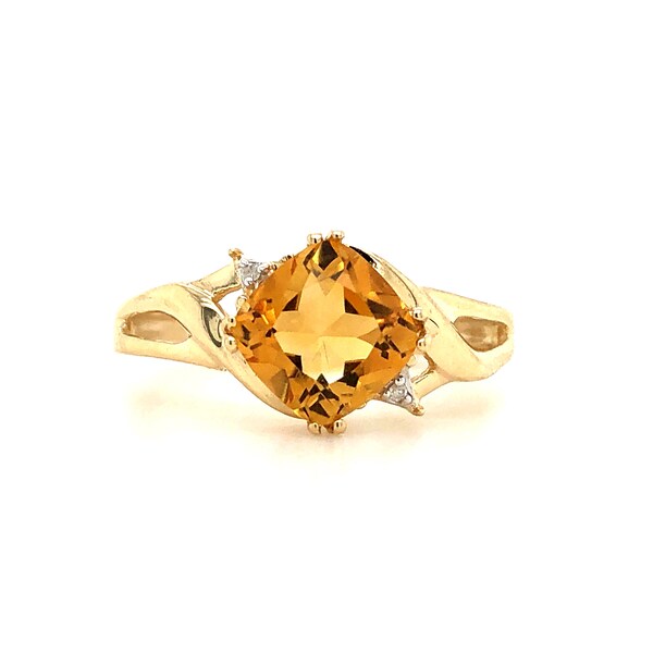 Beautiful citrine and diamond ring in 10k yellow gold, US size 7. Ladies' fine jewelry, 10k yellow gold jewerly.