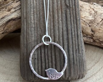 Conjunto de colgante y pendientes con pajarito azul en plata fina