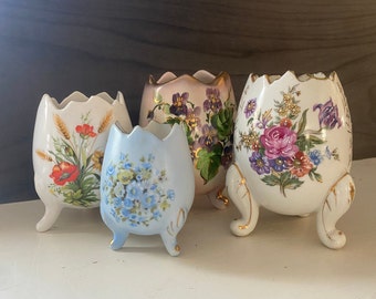 陶器製「割れた卵」型花瓶 手描きの花柄と金色のイースター装飾 購入者 