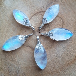 Dainty Moonstone Pendant Silver, Blue Moonstone Necklace, Blue Flash Moonstone, Rainbow Moonstone Jewelry, Wire Wrapped Crystal Jewellery