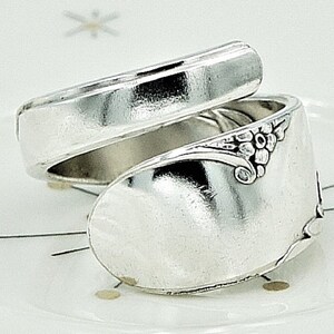 Vintage Floral Spoon Ring Spiral Bypass Band 20mm Wide Retro Silverware Handle Jewelry &quot;Bridal Wreath&quot; Year 1950