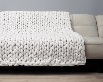 Super Chunky Blanket. Giant Knitted Merino Wool Throw. Big Yarn. Grande Punto. Big stitch blanket by woolWow! Milk color