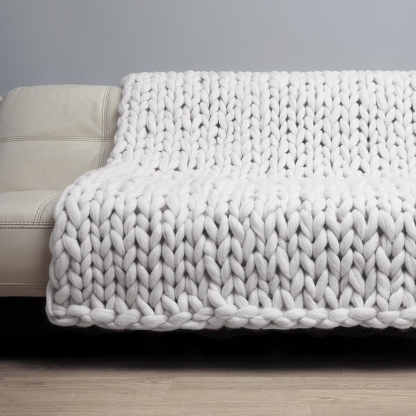 Chunky knit Blanket. Merino Wool Blanket. Bulky Blanket. Extreme Knitting! Milk color.