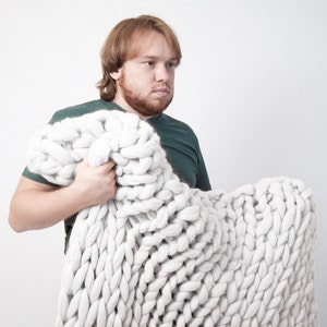 Chunky knit Blanket. Merino Wool Blanket. Bulky Blanket. Extreme Knitting Milk color. image 2