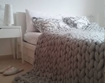 Super Chunky Blanket. Giant Knitted Merino Wool Throw. Big Yarn. Grande Punto. FASHION TREND - BIG stitch blanket! Cloud color.