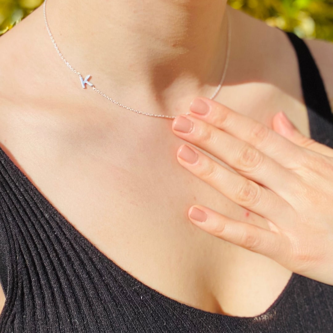 Meghan markle gold initial necklace discount