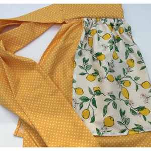 Retro half apron in lemon print