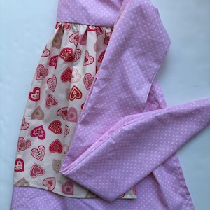 Retro half apron in pale pink hearts fabric