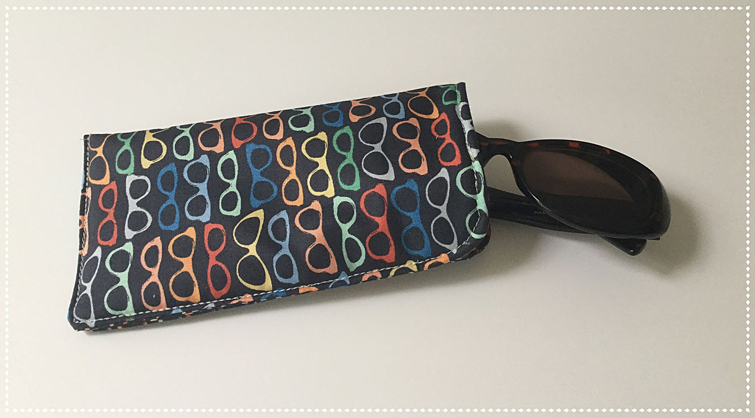 Sunglasses fabric holder in retro print Etsy