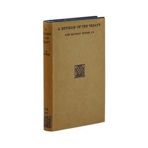 Puede incluir: Un libro marrón con una encuadernación azul titulado "A Revision of the Treaty" de John Maynard Keynes, O.B.