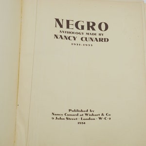 Puede incluir: Un libro titulado "Negro" con el subt&iacute;tulo "Antolog&iacute;a realizada por Nancy Cunard 1931-1933". El libro fue publicado por Nancy Cunard en Wishart & Co, 9 John Street, Londres, W.C.2 en 1934.