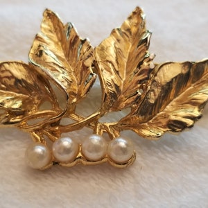 Vintage Gold Tone Pearl Leaves Brooch