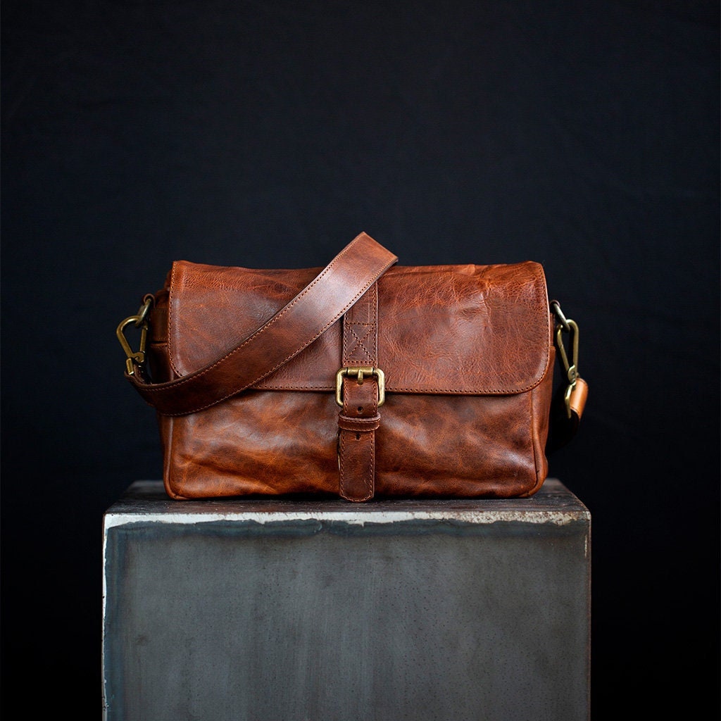 Leather Camera Bag - Crossbody camera bag - Genuine Leather camera bag - High Quality Genuine messenger camera bag Canon, Leica, Nikon, Fuji