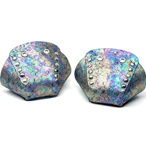 Zauberhafte Mystery Toe Caps! Schillernde Oil Slick Glitter Wildleder Schuhe (Paar) von ROLLERSTUFF