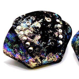 Galaxy Splash Glitter Wildleder Rollschuh Zehenkappen / Zehenschutz, Metallic Rainbow · Oil Slick · Irisierend (Paar) von ROLLERSTUFF