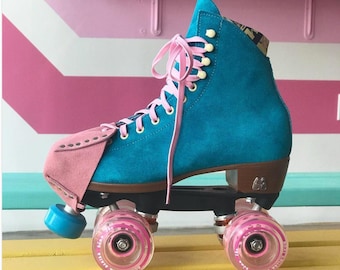 Embouts / protège-orteils pour patins à roulettes en daim rose (paire) par ROLLERSTUFF