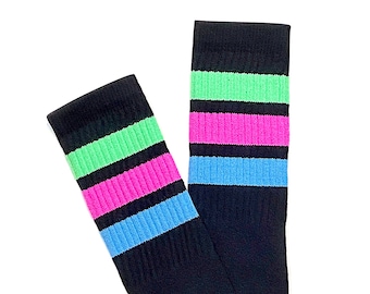 Calcetines de tubo hasta la rodilla con rayas retro, negros con rayas verde neón, rosa y azul, 22" estilo clásico.