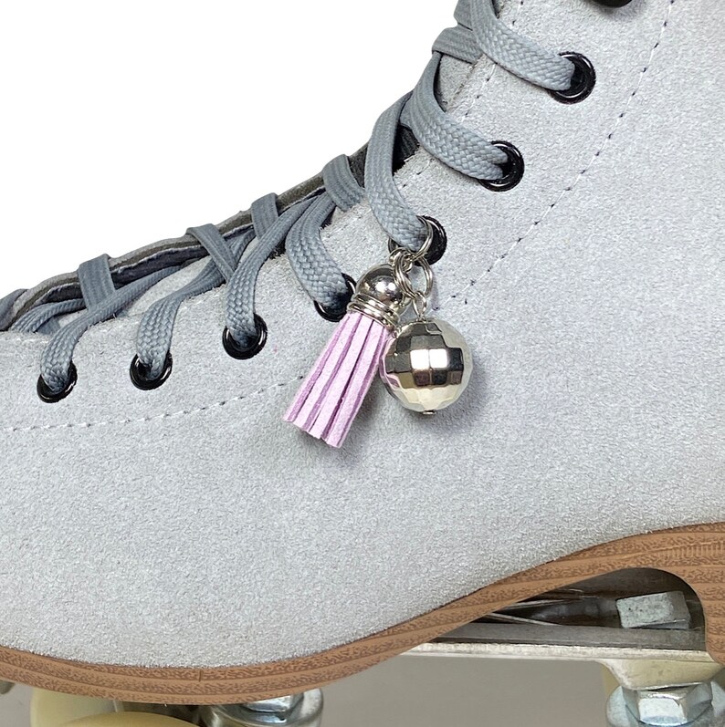 Suede Tassel Shoelace Charm Accessoire de patin à roulettes, Orchidée Légère Tassel + Disco Ball
