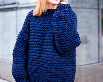 Übergroßer Grobstrick-Wollpullover - Handgemachter Damenpullover mit Wasserfallausschnitt