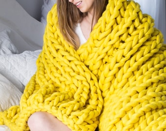 Chunky hand knit blanket - Wool chunky yarn throw blanket - Big cozy knitted blankets - Handmade gift for the home