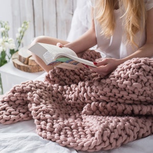 Chunky knit wool blanket - Warm oversized hand knit throw - Merino wool blankets - House warming gift
