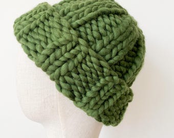 Chunky knit fisherman men's beanie - Knitted short trawler beanie
