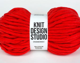 Bright red chunky yarn - Thick merino wool roving jumbo yarn