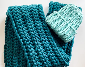 Handgestricktes Set aus Mütze und Schal aus Merino Wolle - Grobstrick