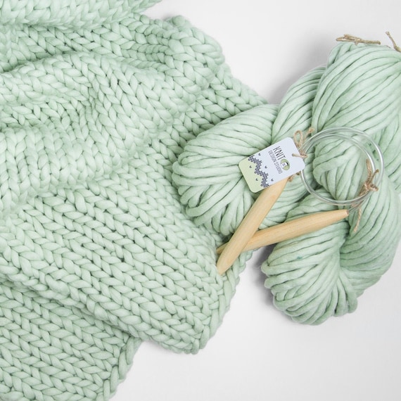 SALE chunky merino yarn in light green Blanket yarn Hand Etsy