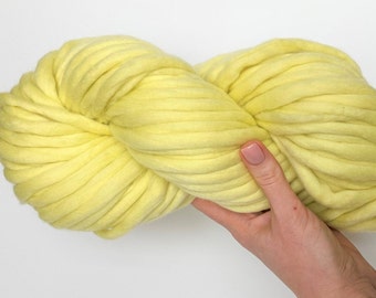 Extra chunky knit merino wool yarn - Super bulky yellow yarn - Soft handspun felted yarn