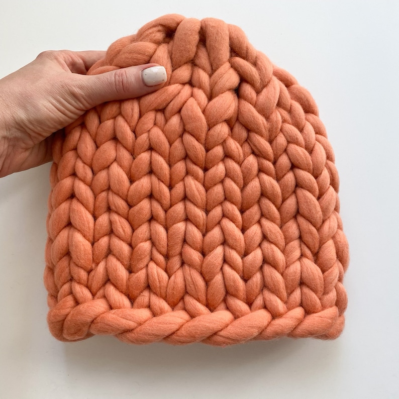 Bonnet d'hiver en grosse maille VENTE Joli bonnet pour femme Bonnet épais surdimensionné image 3