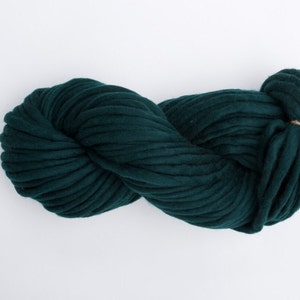Super bulky hand spun wool yarn for knitting - Merino chunky blanket yarn - Soft green yarn