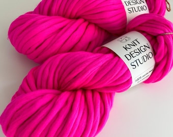 Hot pink merino wool chunky yarn - Handspun yarn pink - Neon pink super bulky yarn - Fuchsia crochet yarn