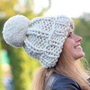 Chunky knit beanie with pom - Winter merino wool bobble hat