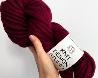 Burgundy super chunky yarn - Handspun thick merino wool yarn