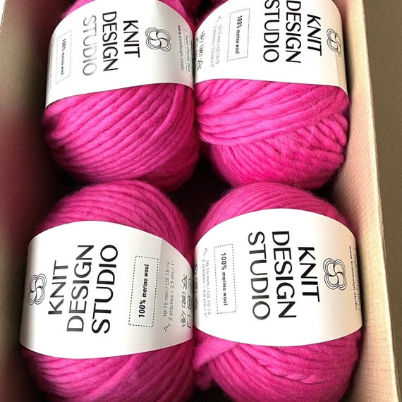 200g Yarn for Crocheting, Beginner Yarn for Crocheting, Large Yarn, Purple  Yarn with Easy-to-See Stitches (Purple)