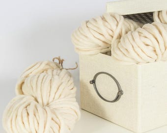 Handspun Merino Wool Chunky Yarn – Natural White Super Bulky Yarn (200g)