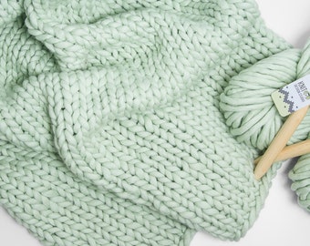 Chunky Knit Merino Wool Baby Blanket – Custom Designs & 70 Colors