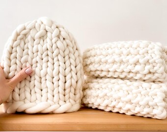 Hot Sauce Unisex Handknit Hat & Scarf Set – Cozy, Stylish  display picture 3