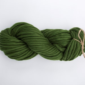 Chunky roving yarn - Super bulky wool yarn - Thick handspun yarn merino - Green roving yarn
