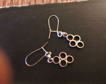 Les boucles d’oreilles cercles en argent sterling